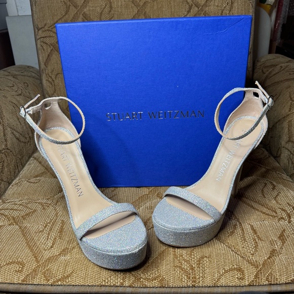 STUART WEITZMAN  Nudist Hollywood Metallic Platform
Sandals In Silver SIZE 8 B - Picture 1 of 9